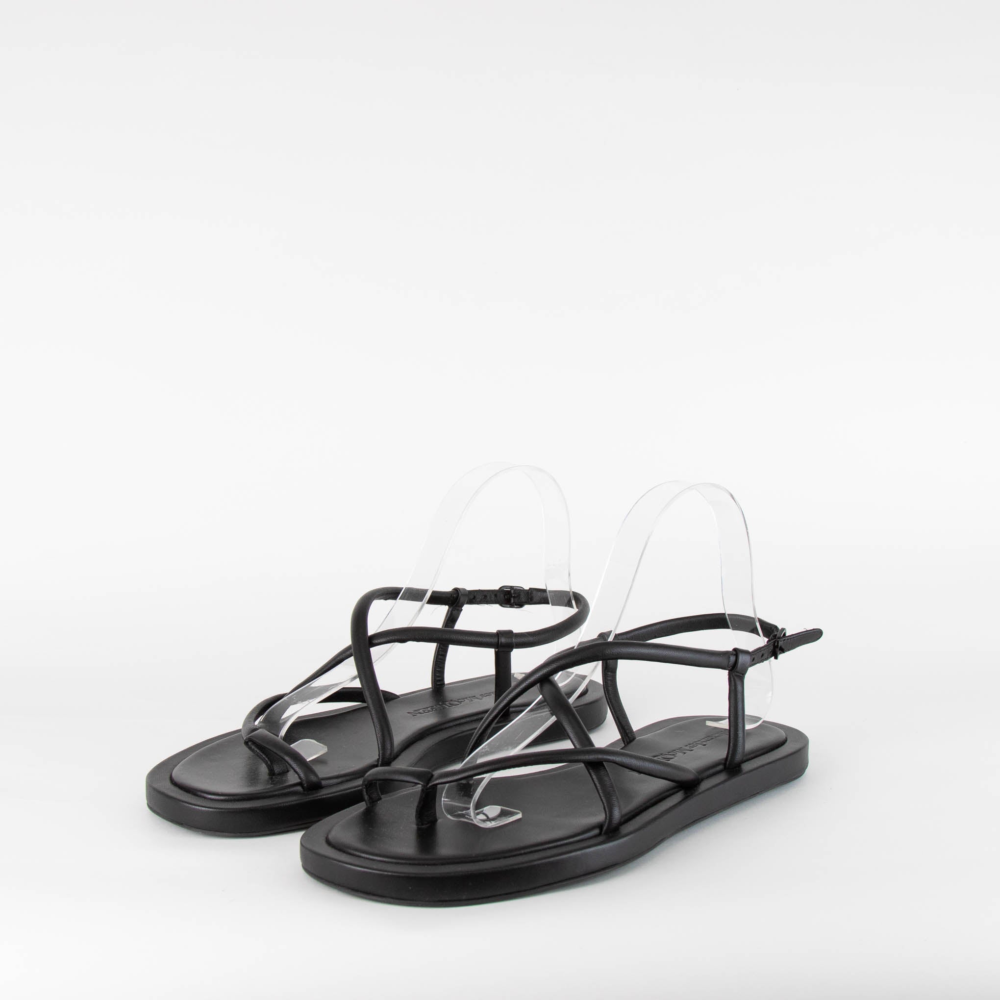 サンダル・ミュール ALEXANDER MCQUEEN LEATHER FLAT SANDALS Alexander McQueen LEATHER SANDALS €236,00 EUR - Biffi Boutiques