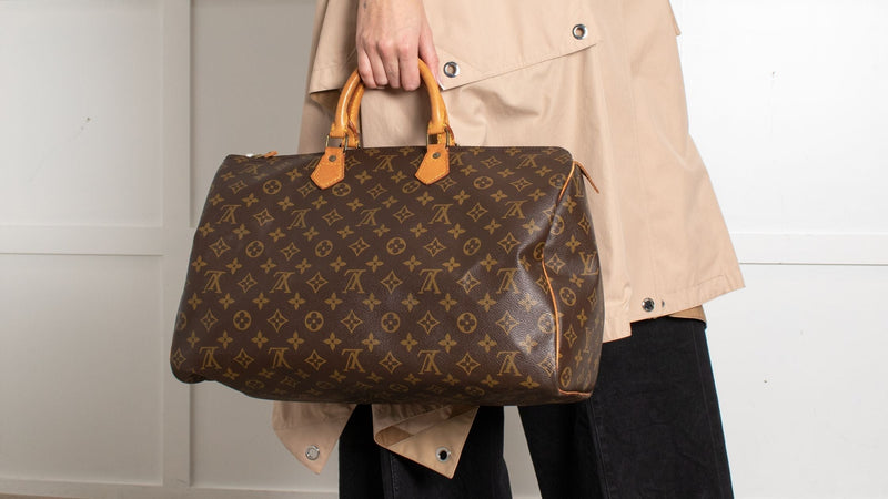 Authentic Louis Vuitton Speedy 25 with upside-down monogram on back panel
