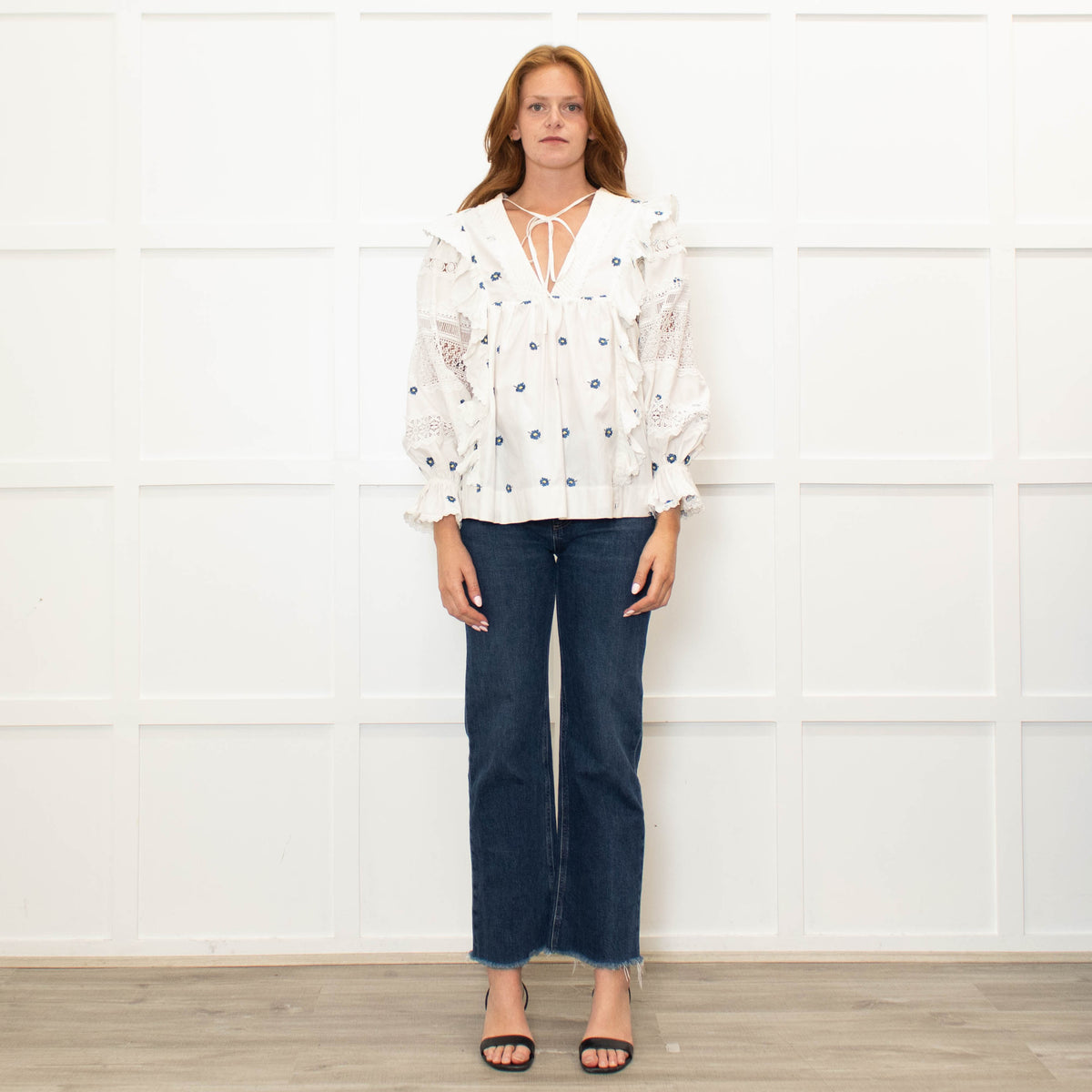 Lug Von Siga Cream Blue Flower Embroidered Lace Detailed Sleeved Top