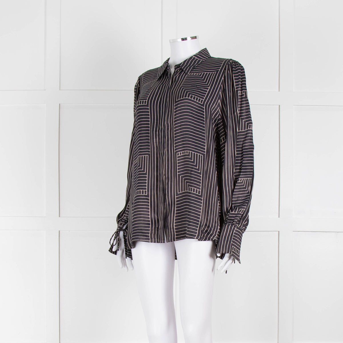 Levete Room Black Neutral Geometric Print Blouse