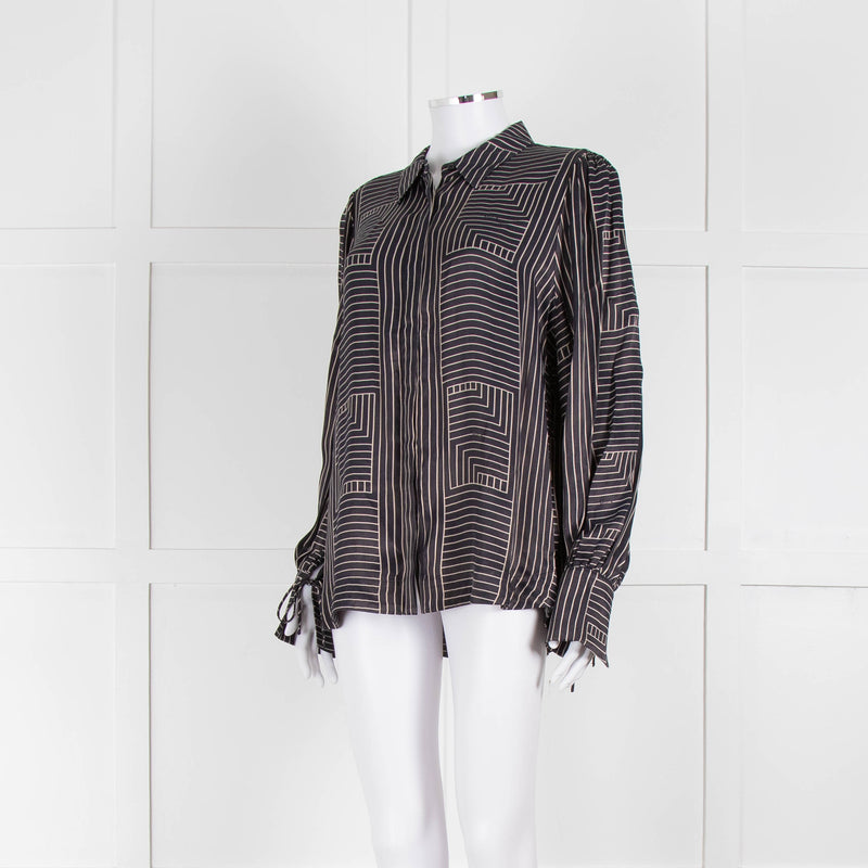 Levete Room Black Neutral Geometric Print Blouse