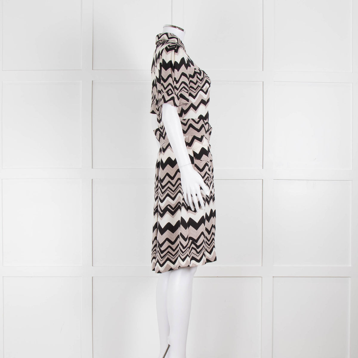 Diane Von Furstenberg Cream Black Zig Zag Belted Short Sleeve Dress