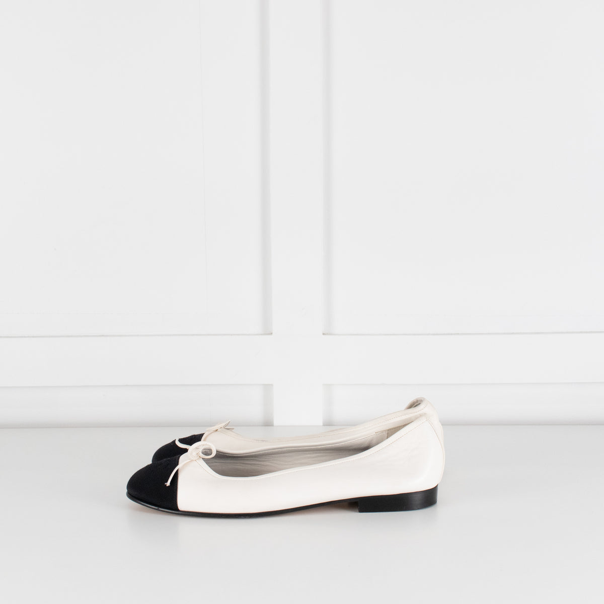 Chanel White Leather Black Fabric Toe Flat Ballet Pumps
