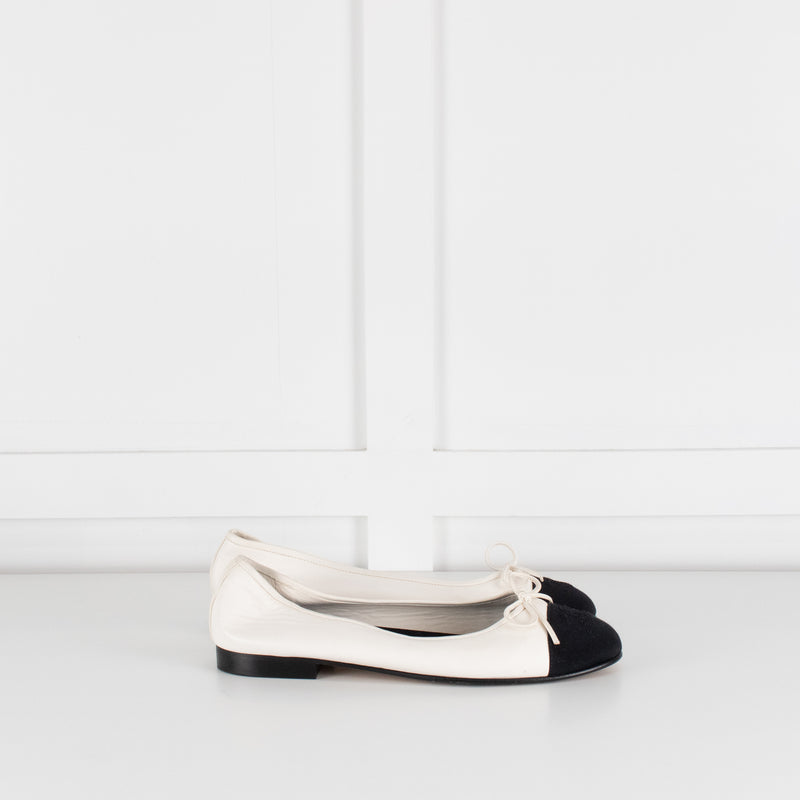 Chanel White Leather Black Fabric Toe Flat Ballet Pumps