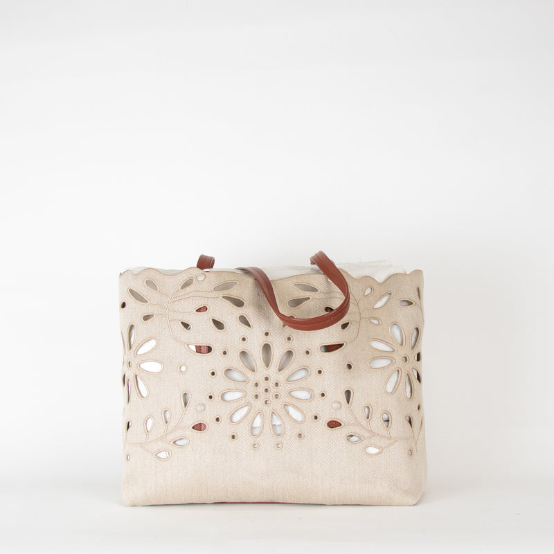 ★DAKS★ FLOWER CHLOE Beige Flower Punching Leather Tote Bag Chloe Beige Canvas Cut-Out Kamilla Tote Bag – Phoenix Style