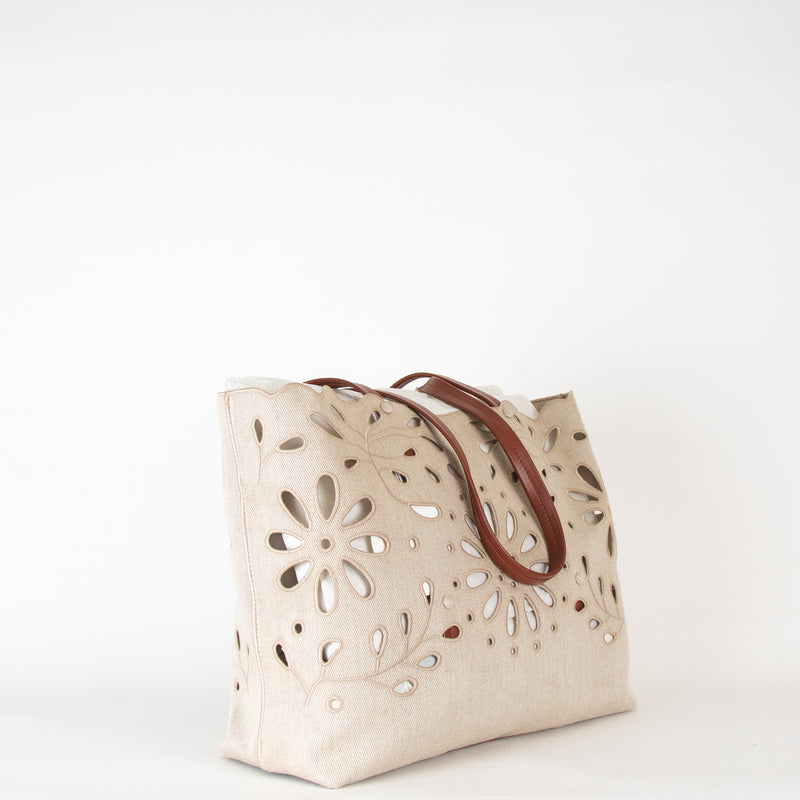 ★DAKS★ FLOWER CHLOE Beige Flower Punching Leather Tote Bag Chloe Beige Canvas Cut-Out Kamilla Tote Bag – Phoenix Style