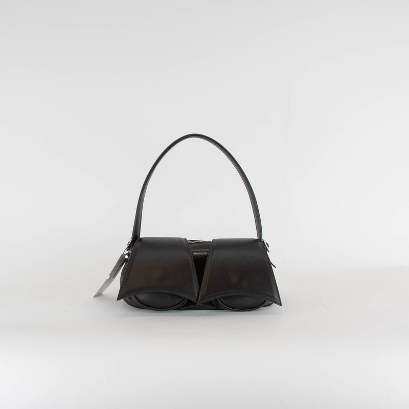 16Arlington Kikka Black Leather Shoulder Bag
