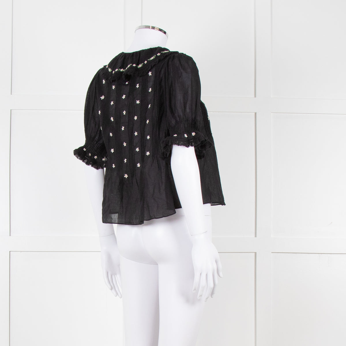 Doen Black Pintuck Floral Embroidery Short Sleeve Blouse