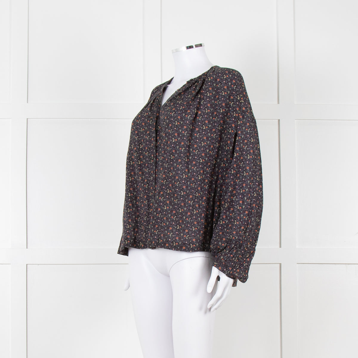 Doen Dark Floral Voluminous Blouse