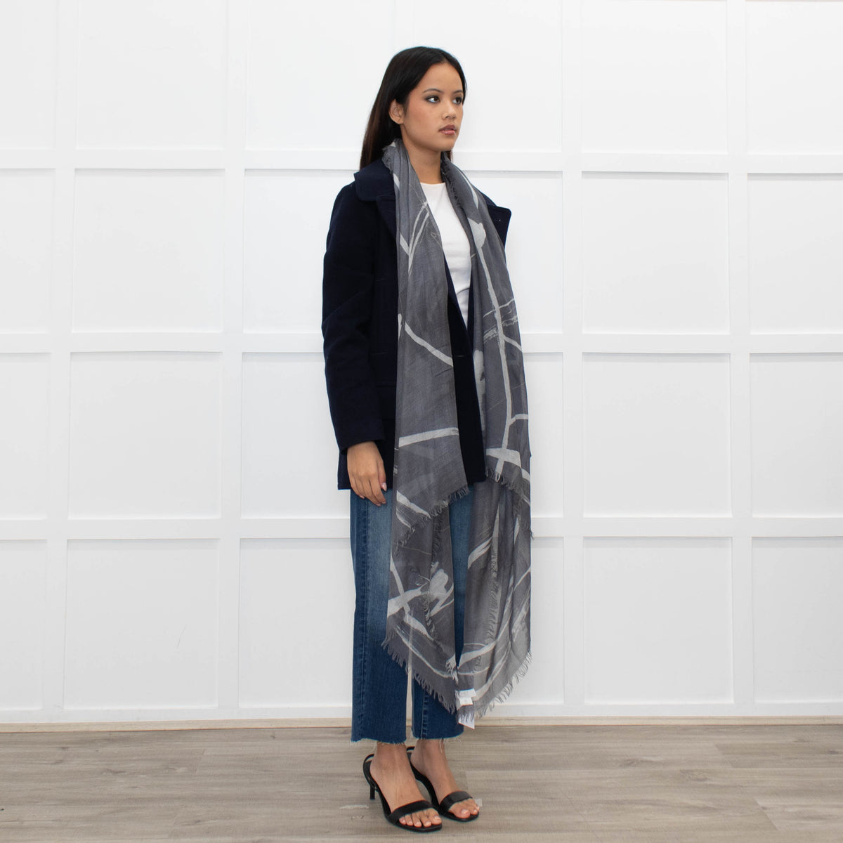 Tonet Grey Fine Patterned Scarf