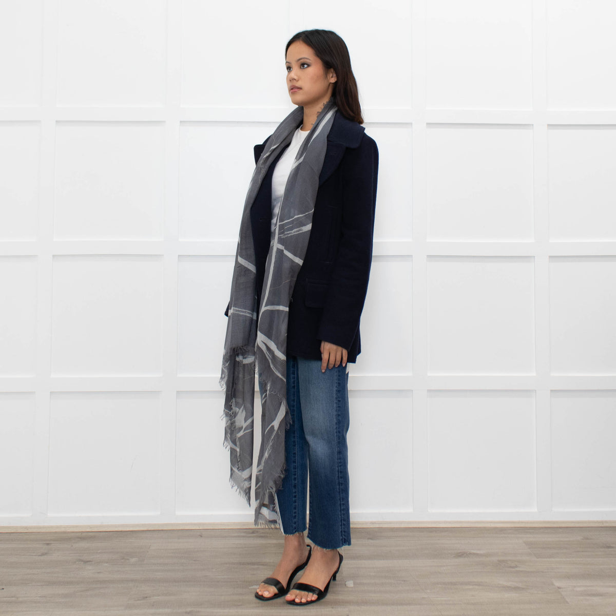 Tonet Grey Fine Patterned Scarf