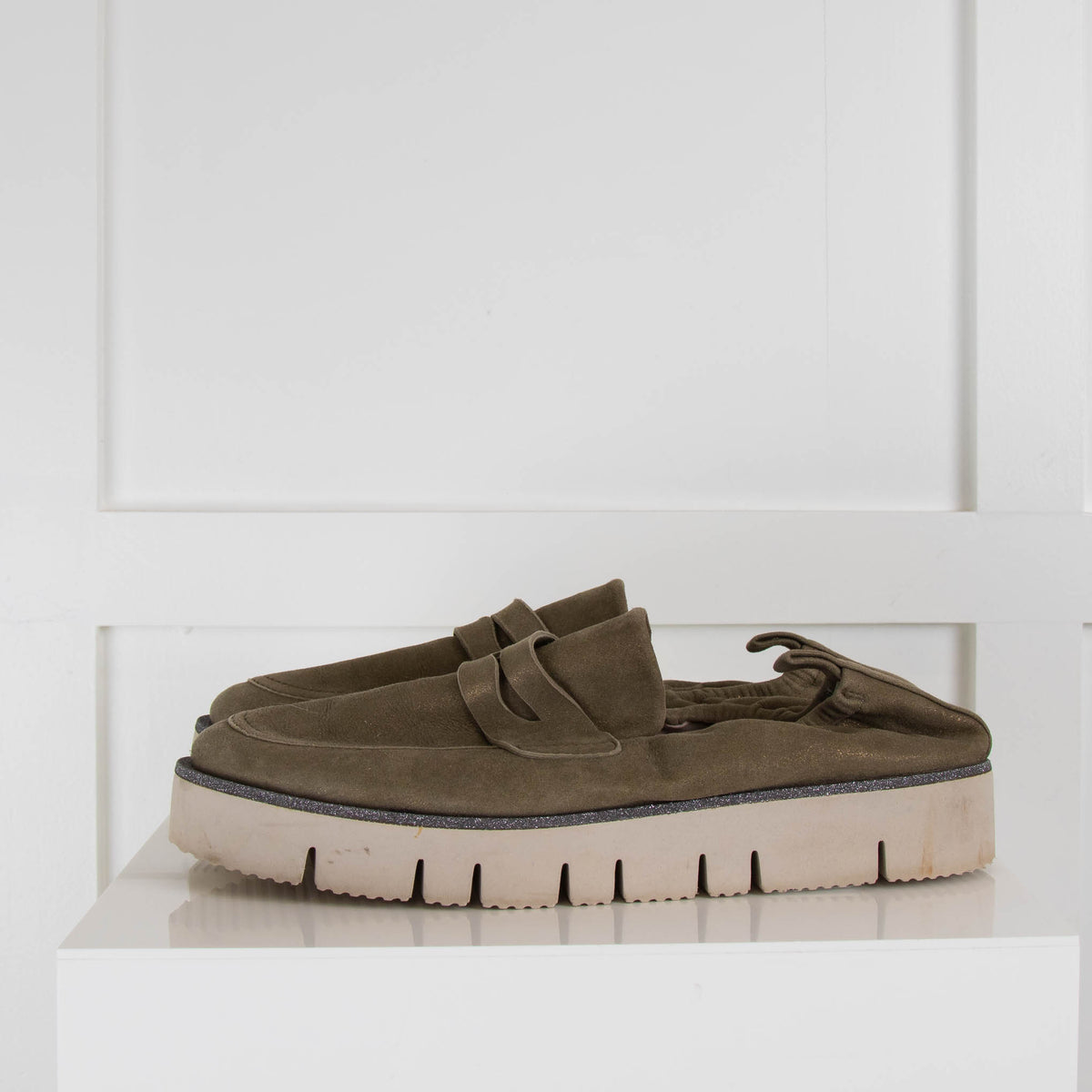 Kennel & Schmenger Khaki Suede Loafers