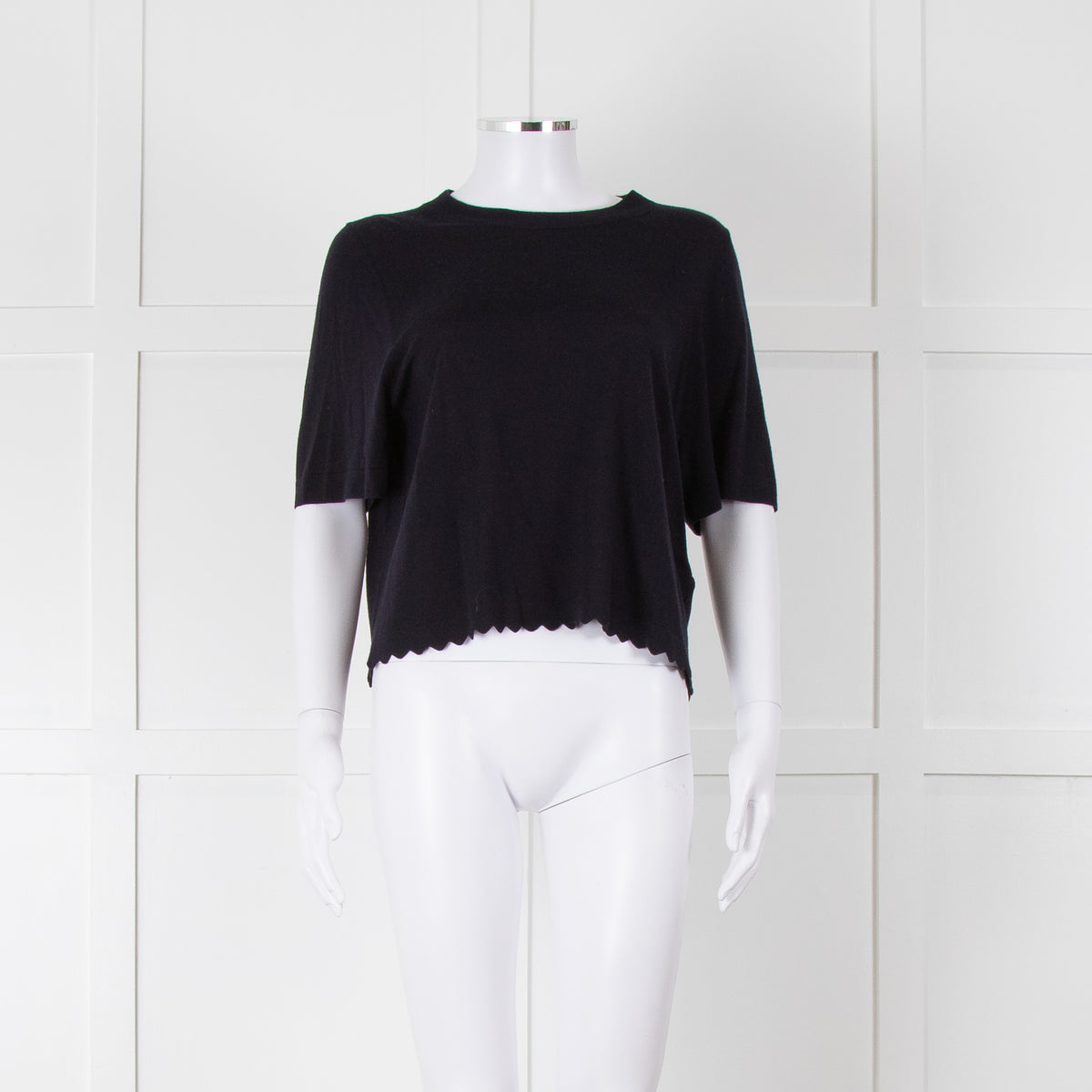 Allude Navy Fine Knit Short Sleeve Scallop Hem Top