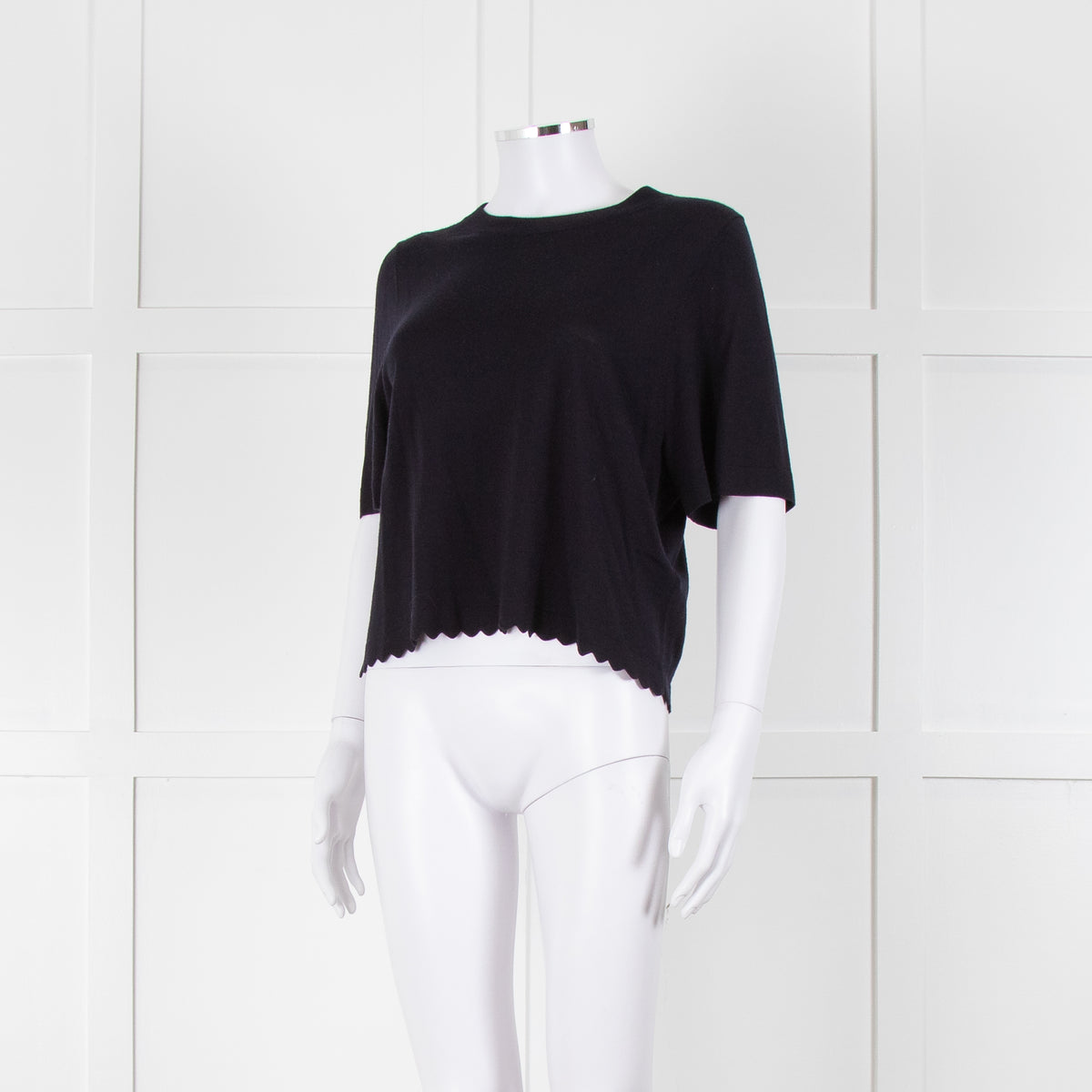 Allude Navy Fine Knit Short Sleeve Scallop Hem Top