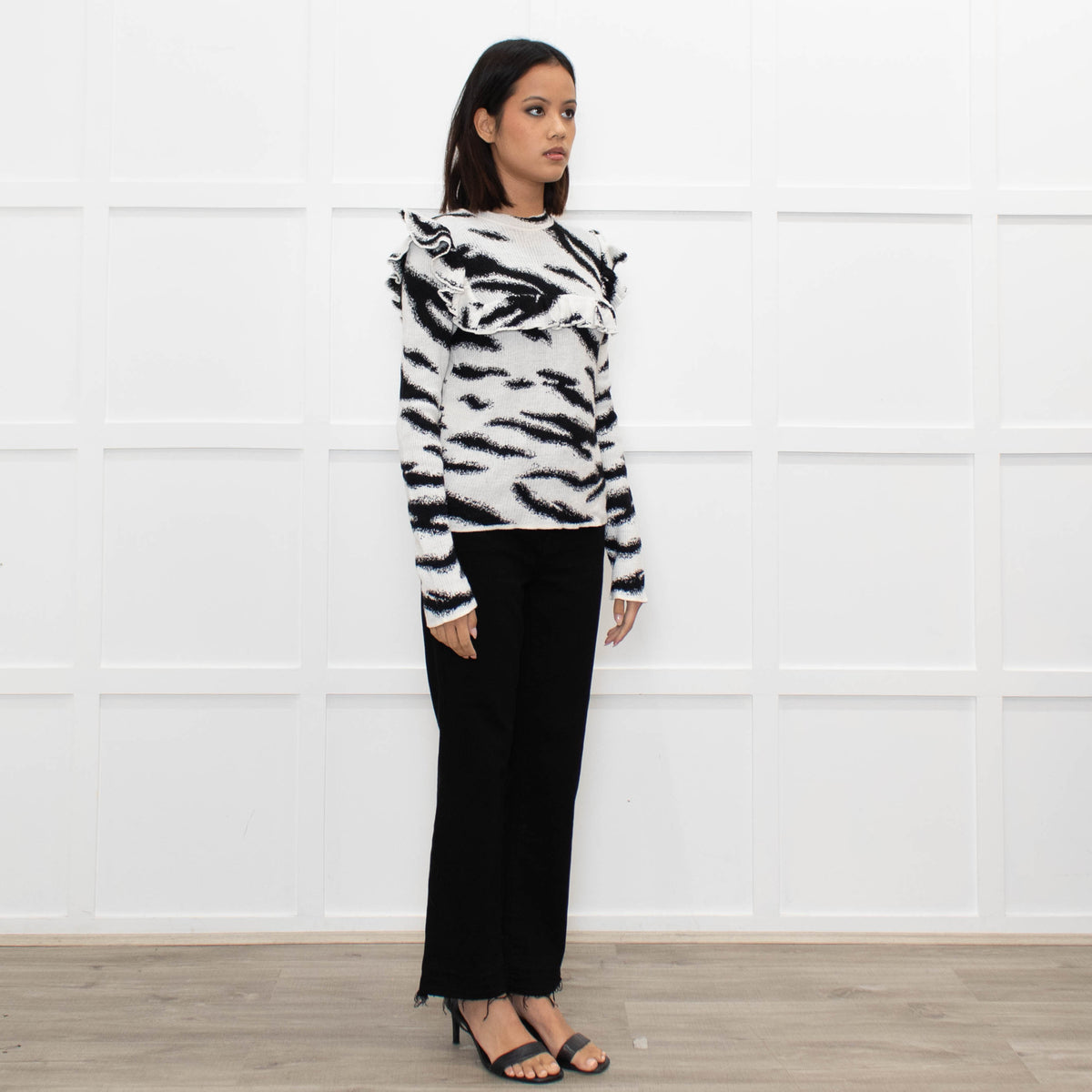 Philosophy White Black Print Frill Shoulders Knitted Top