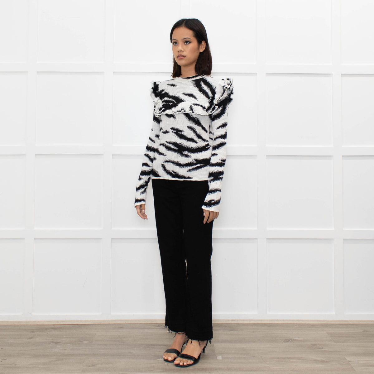 Philosophy White Black Print Frill Shoulders Knitted Top