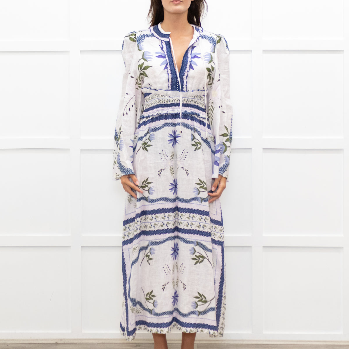 Lug Von Siga White Linen Dress With Blue Pattern And Tie Neck