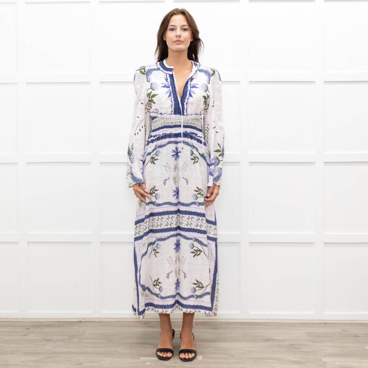Lug Von Siga White Linen Dress With Blue Pattern And Tie Neck