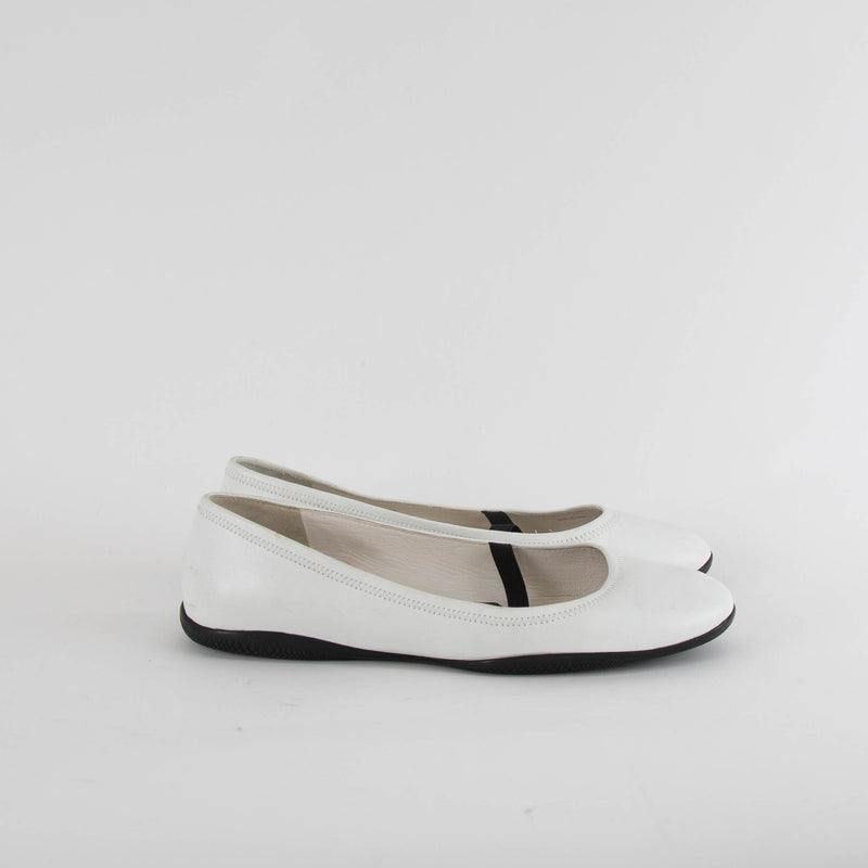 Prada White Leather Black Elastic Pumps