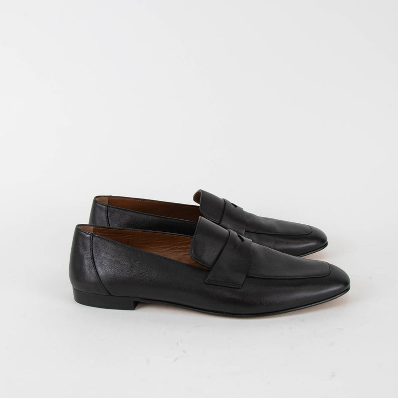 Le Monde Beryl Black Leather Soft Penny Loafer