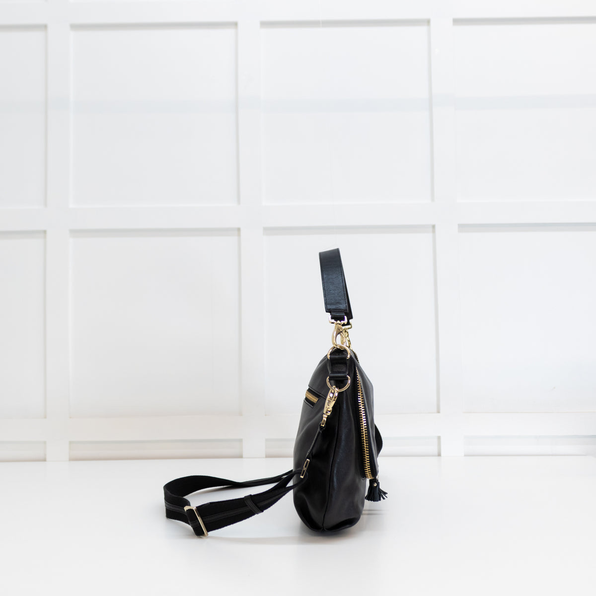 Anya Hindmarch Large Maxi Zip Black Vere Crossbody
