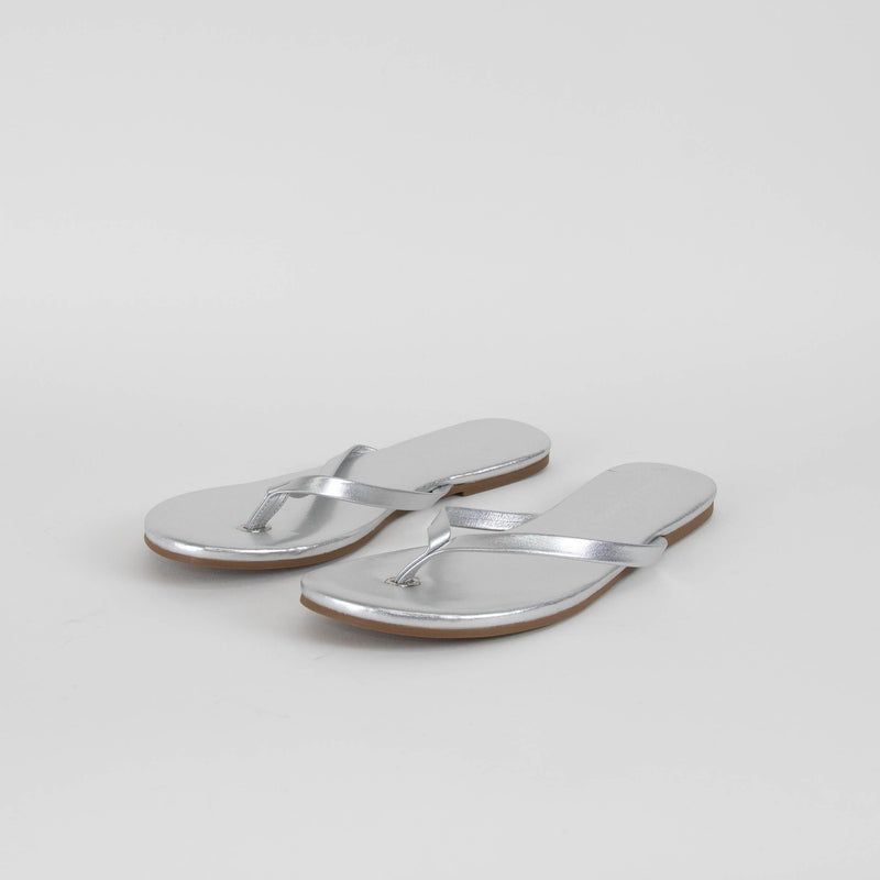 Melissa Odabash Silver Flip Flops