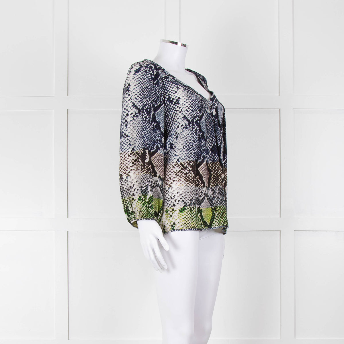 Diane Von Furstenberg Navy White Snake Print V-Neck Top