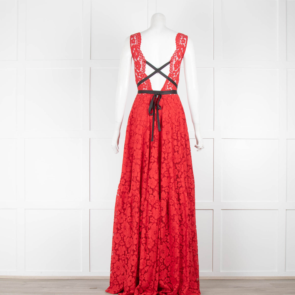 Carolina Herrera Red Lace Backless Sleeveless Evening Dress