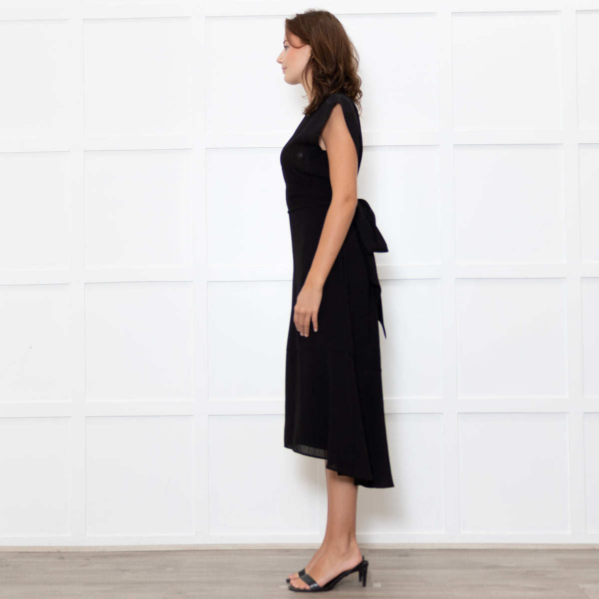 Cefinn Black Sleeveless Self Belted Midi Dress