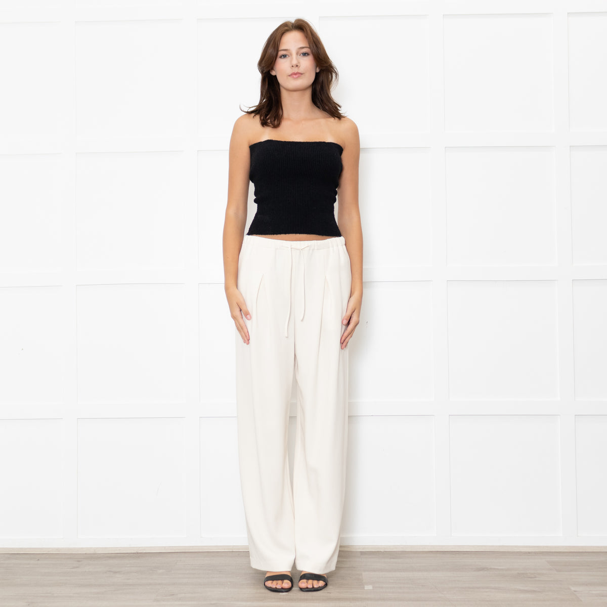 Theory Cream Drawstring Waist Tapered Trousers