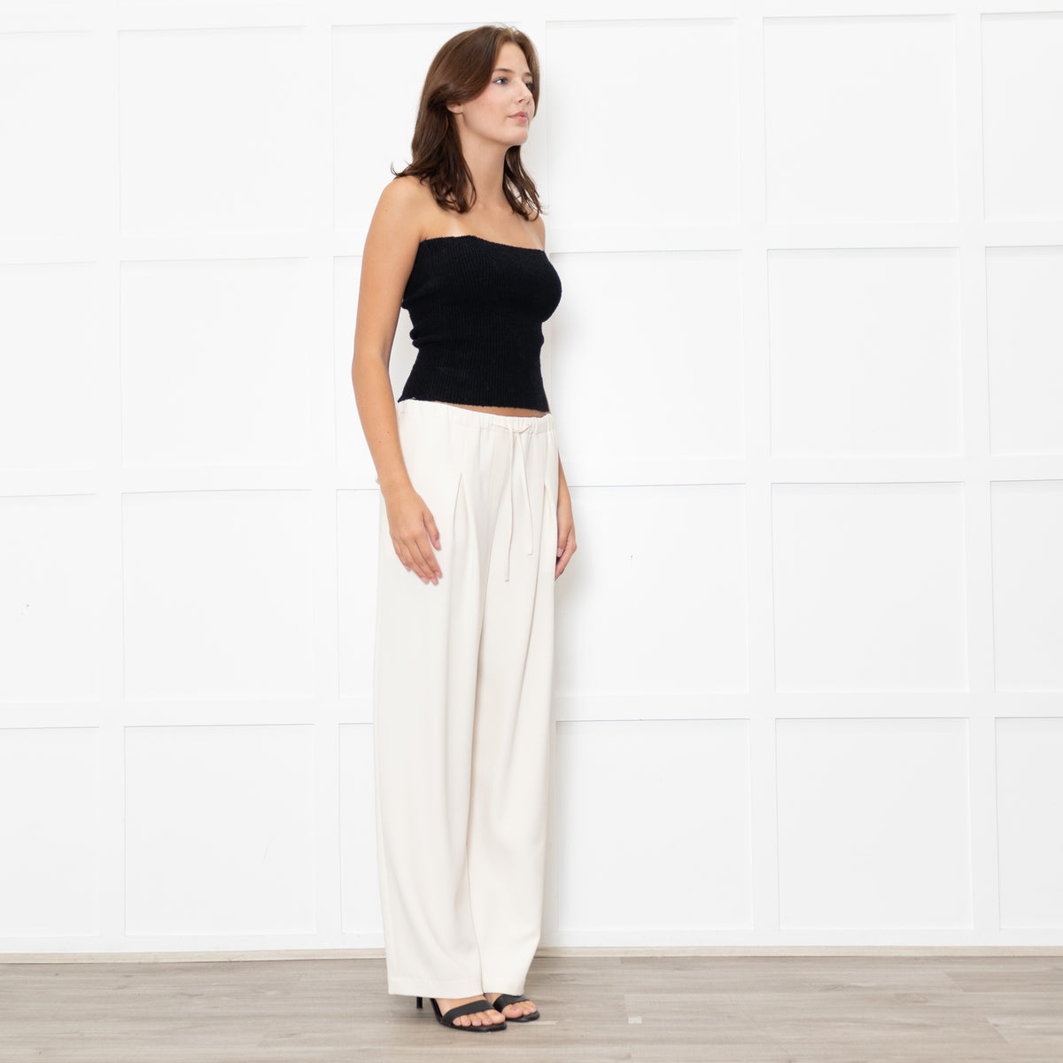 Theory Cream Drawstring Waist Tapered Trousers