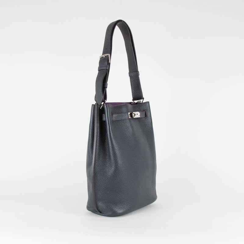 Hermes So Kelly 22 Bag In Navy Clemence Leather