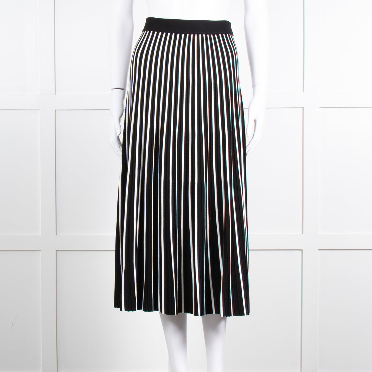 Weekend Max Mara Black and White Pleated Knit Skirt