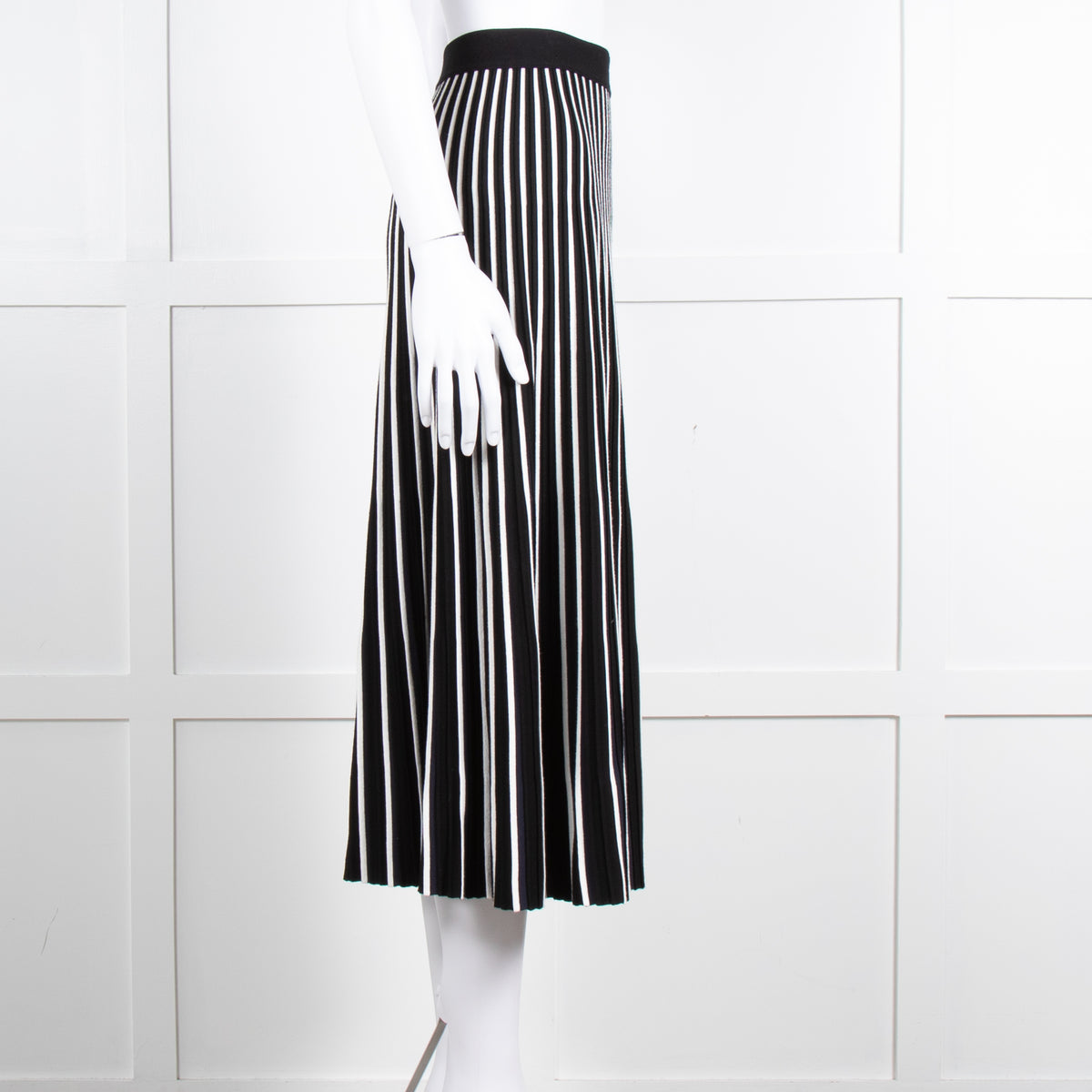 Weekend Max Mara Black and White Pleated Knit Skirt