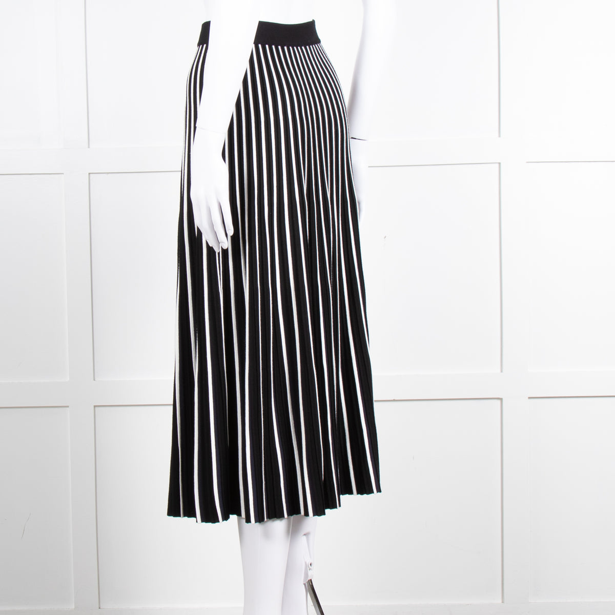 Weekend Max Mara Black and White Pleated Knit Skirt