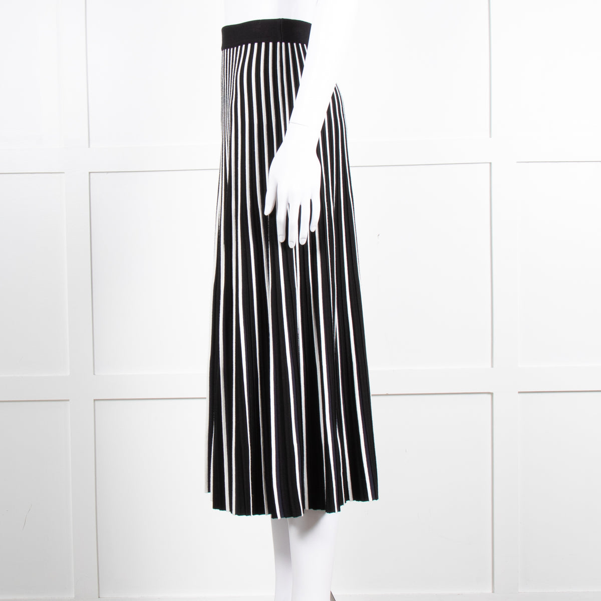 Weekend Max Mara Black and White Pleated Knit Skirt