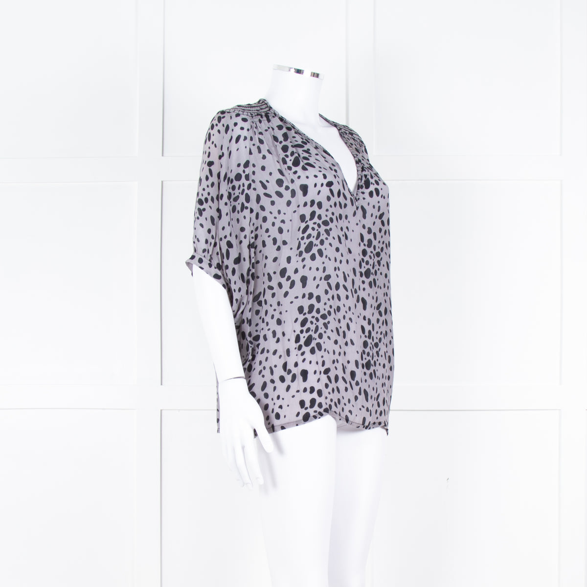Pyrus Grey Black Pattern Short Sleeve Top
