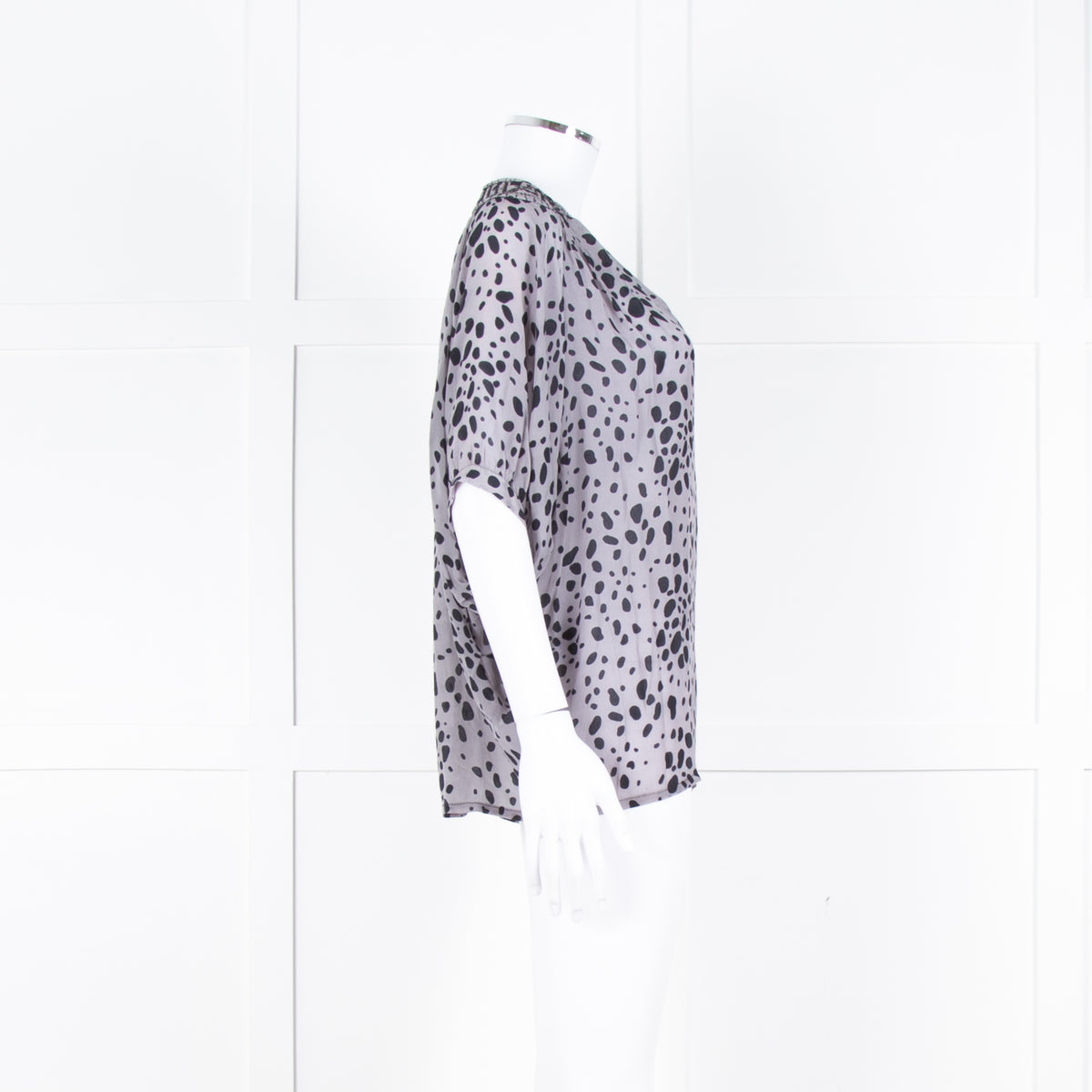 Pyrus Grey Black Pattern Short Sleeve Top