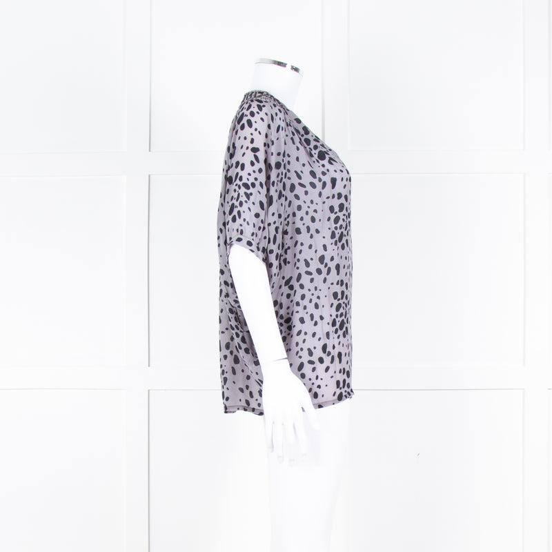 Pyrus Grey Black Pattern Short Sleeve Top