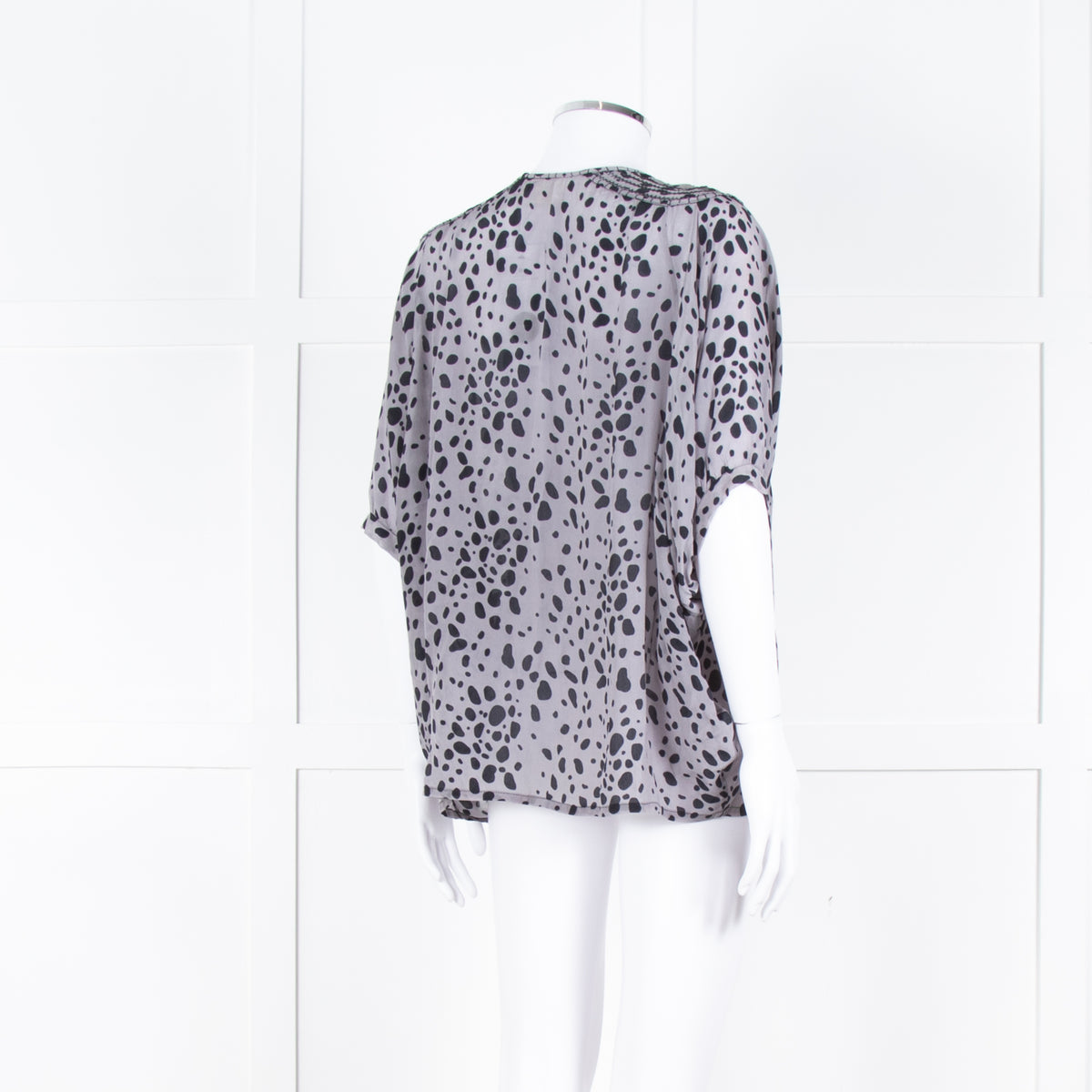 Pyrus Grey Black Pattern Short Sleeve Top