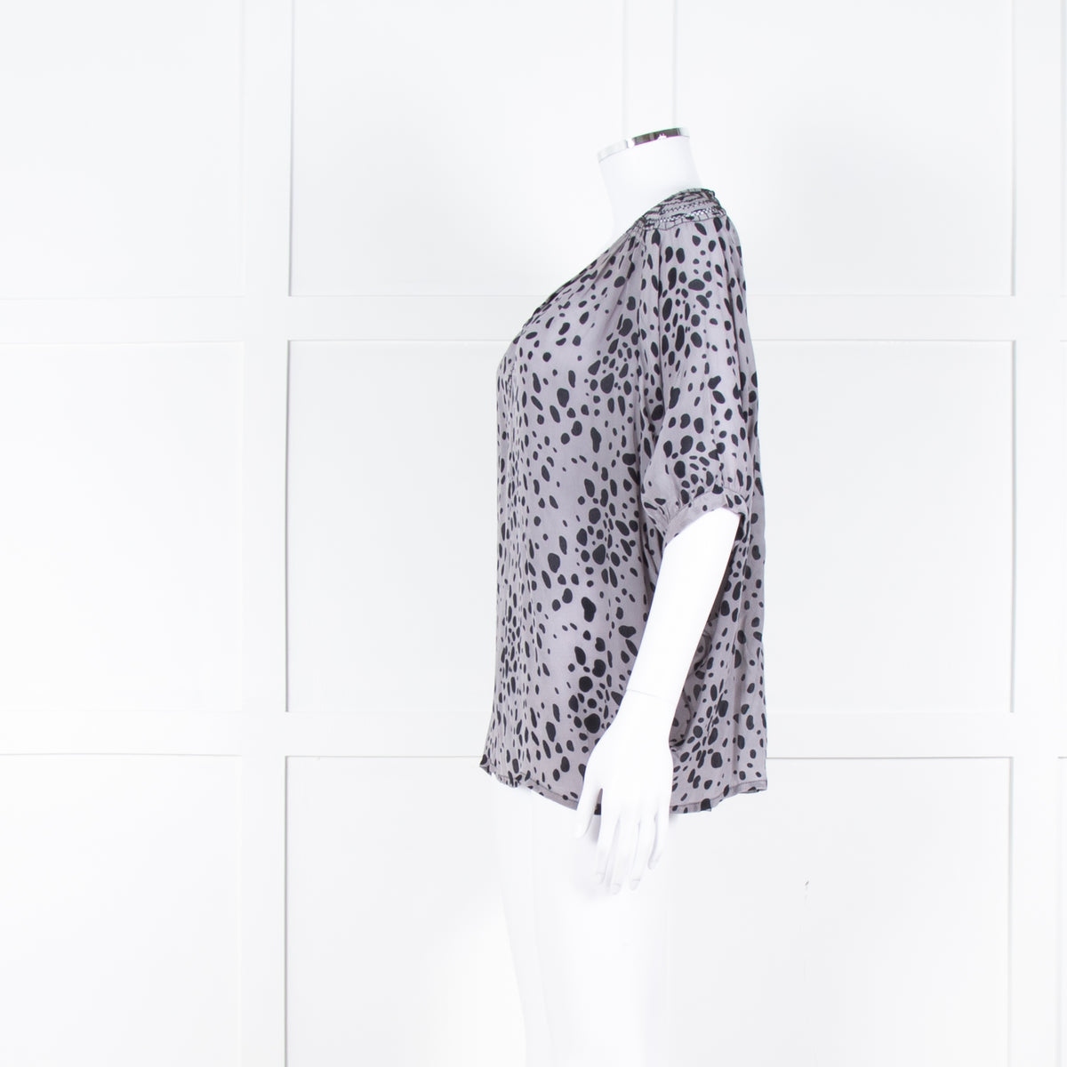 Pyrus Grey Black Pattern Short Sleeve Top