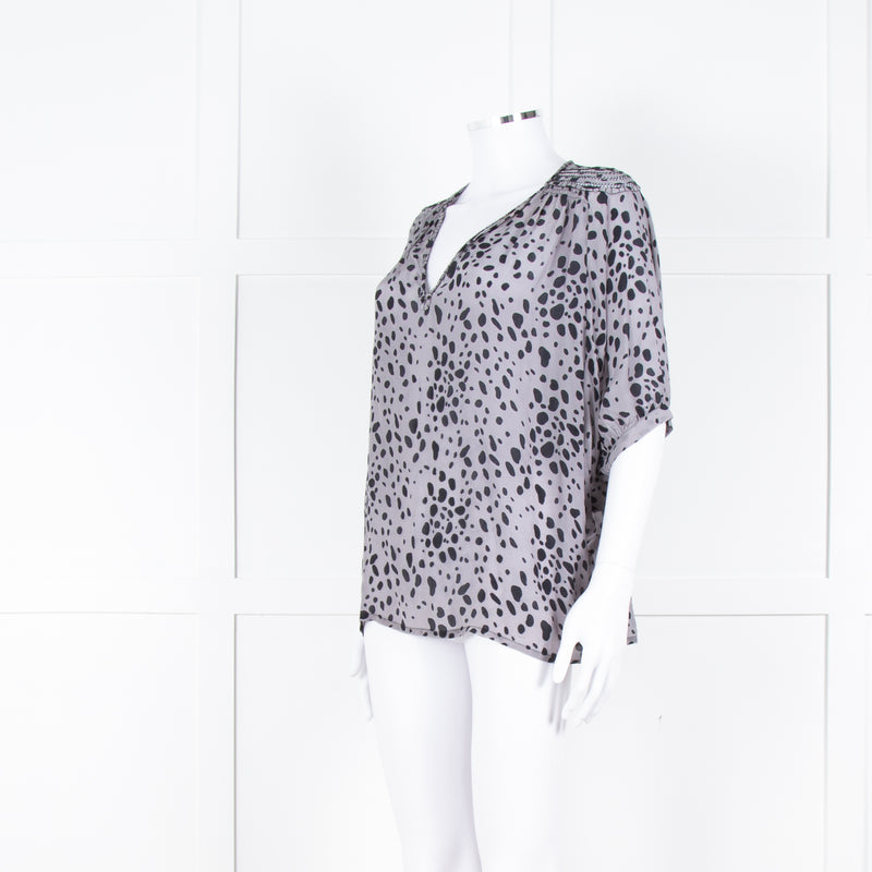 Pyrus Grey Black Pattern Short Sleeve Top