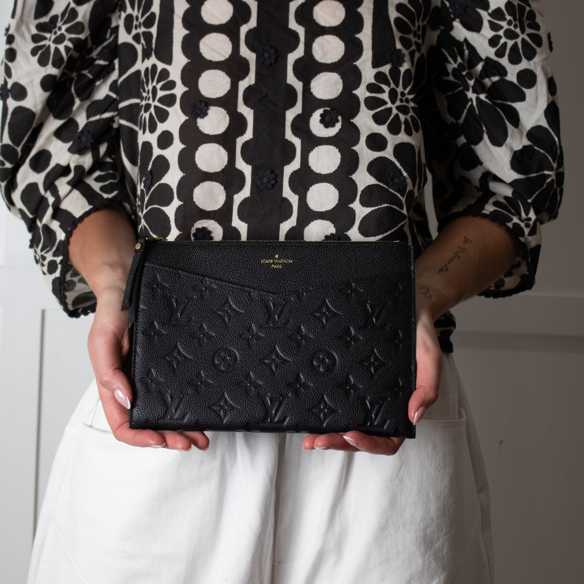 Louis Vuitton Black Melanie MM Pochette