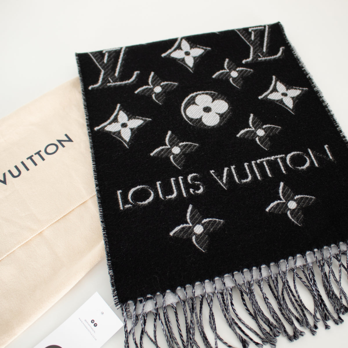 Louis Vuitton Black Essential Shine Scarf