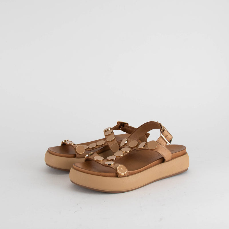 Inuovo Tan Sandal With Gold Disc