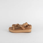 Inuovo Tan Sandal With Gold Disc