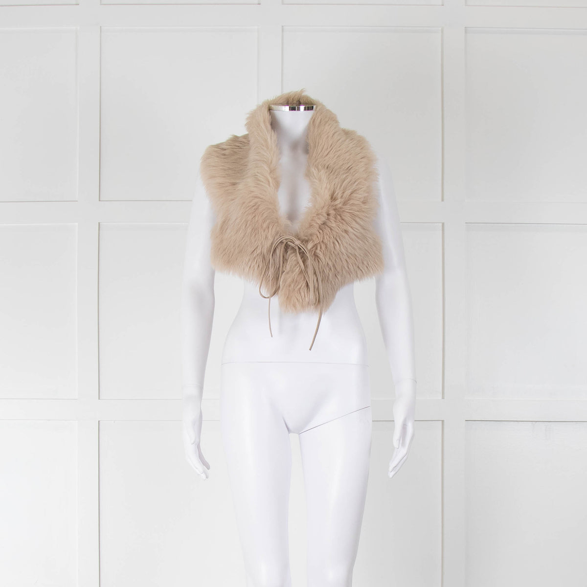 Gushlow & Cole Cream Shearling Collar with Leather Tie