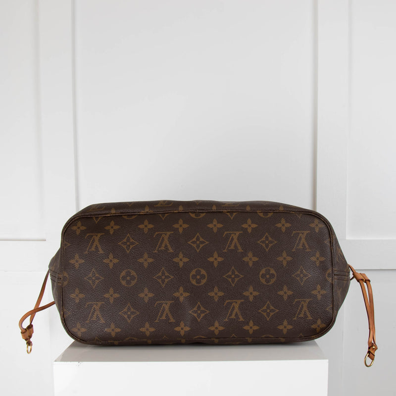 Louis Vuitton Neverfull Bag in Monogram Canvas