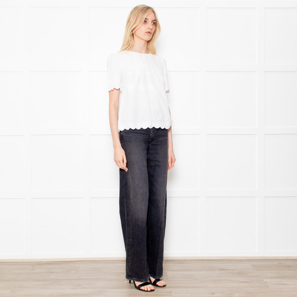 Weekend Max Mara White Top With Embroidered Front & Short Sleeves