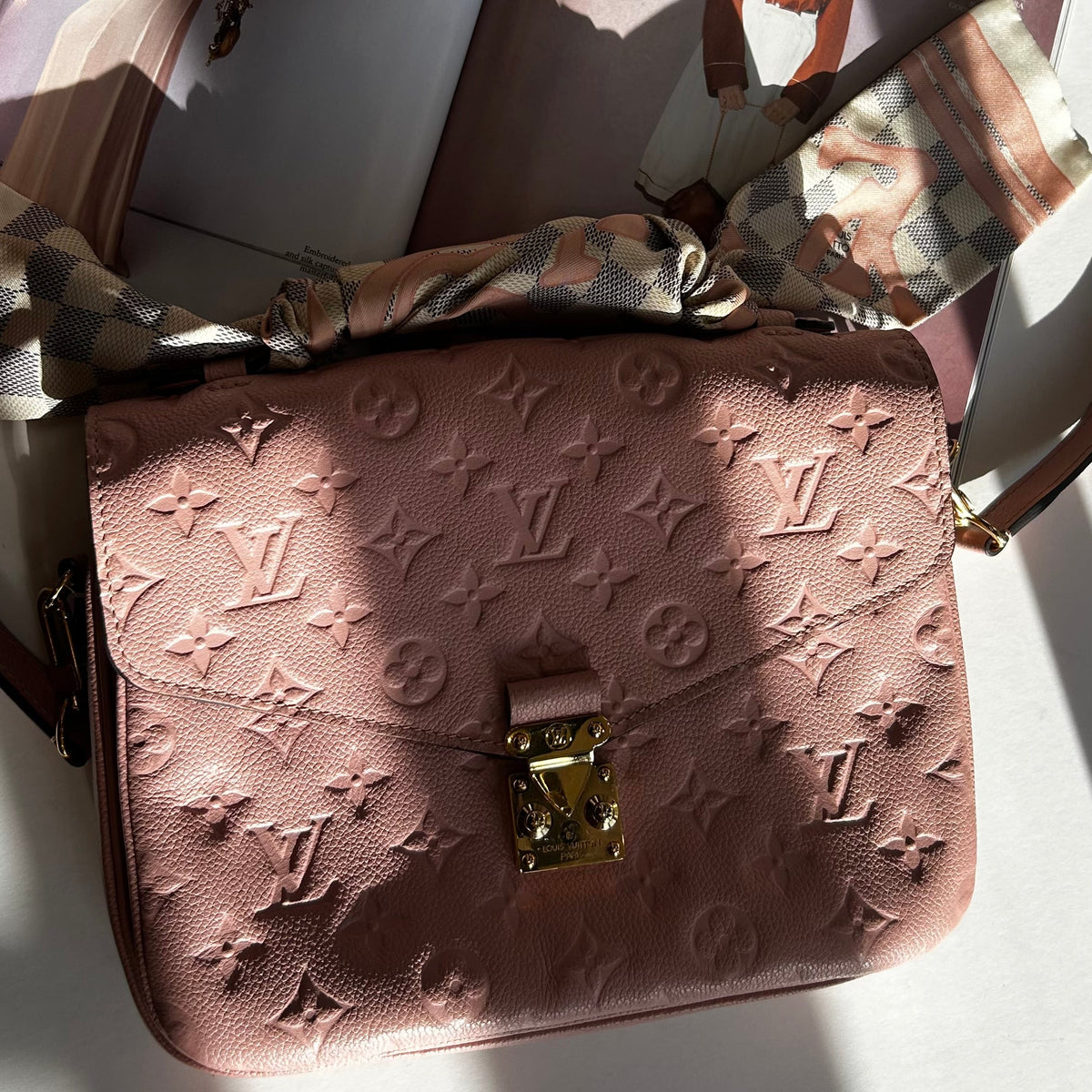Louis Vuitton Empreinte Pochette Metis Rose